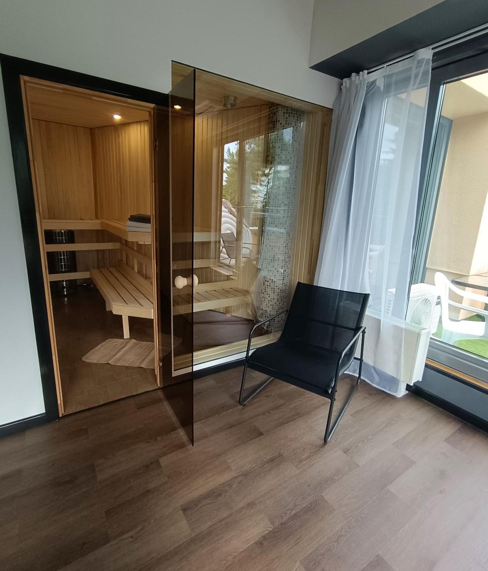 Saules Club Apart Hotel Saulkrasti Quarto foto